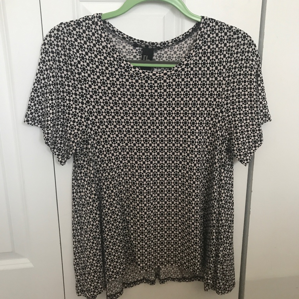 Black and Cream Geometric T size small